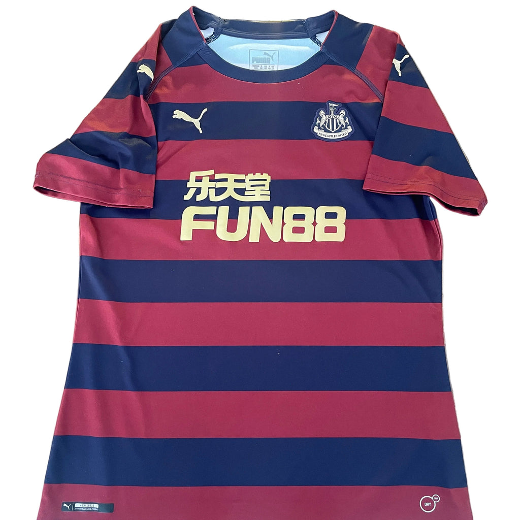 Newcastle United 2017/18 away jersey