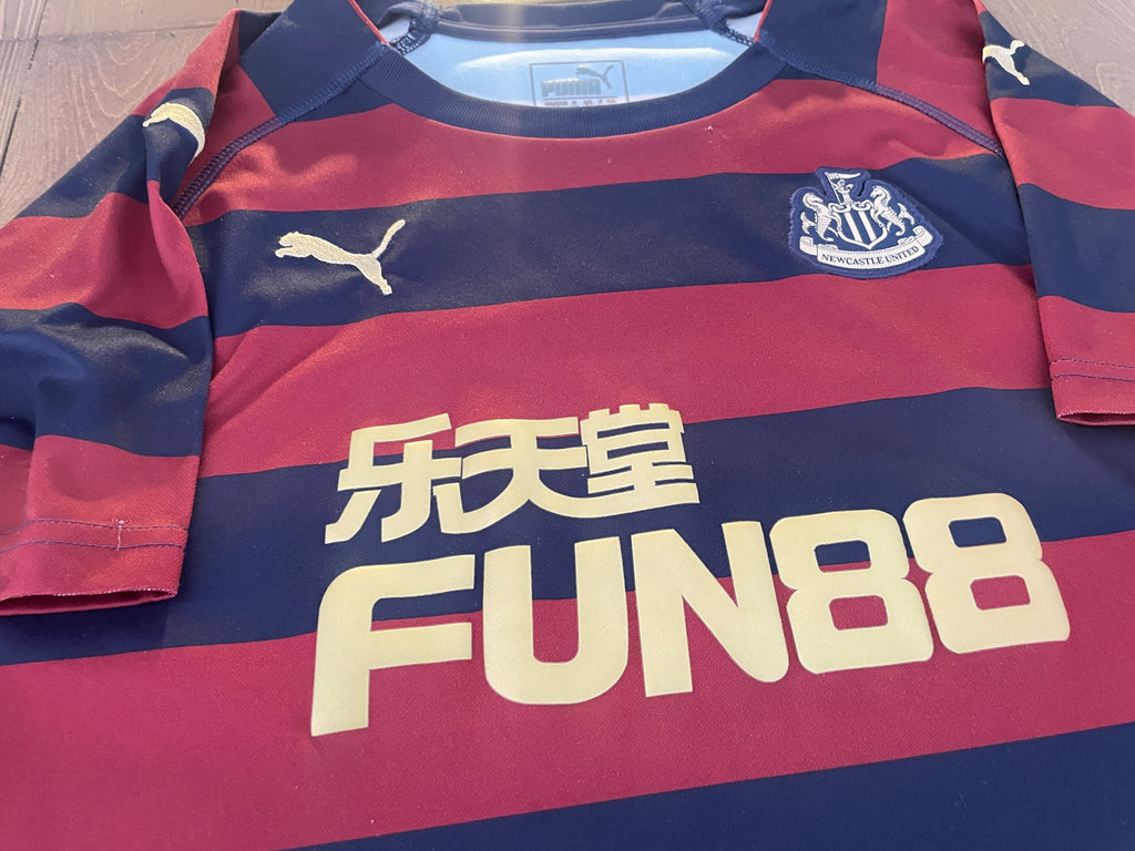 Newcastle United 2017/18 away jersey